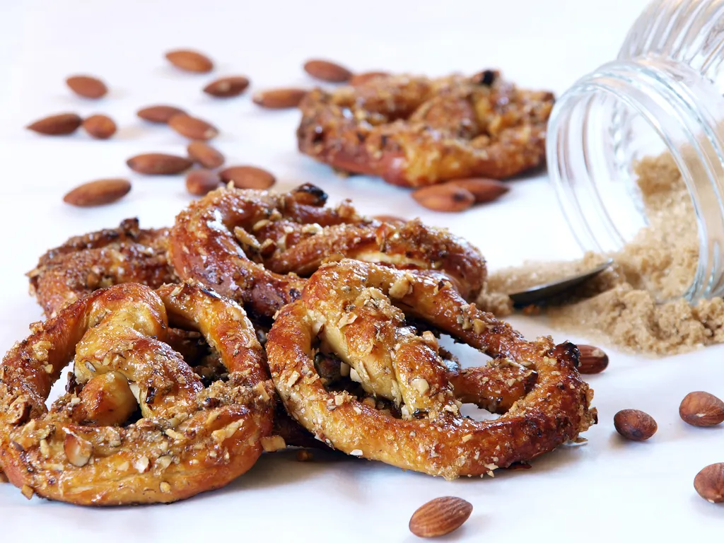 almond toffee pretzels