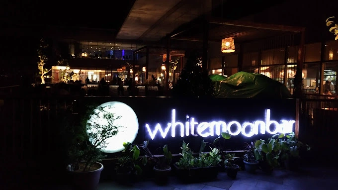 White Moon Bar