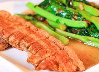 Stir Fried Kaylan with Crispy Pork