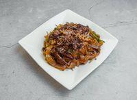 Stir-fried Flat Rice Noodles with Beef
