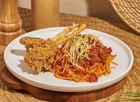 Pinoy Style Spaghetti + Chicken Wings + Garlic Bread