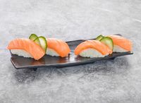 Salmon Nigiri 4 Pcs